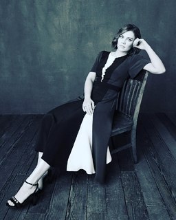 Lauren Cohan feet photo thumbnail
