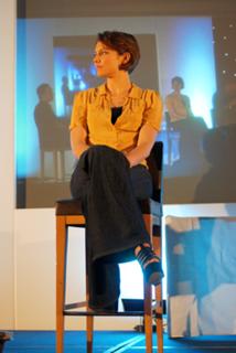 Lauren Cohan feet photo thumbnail