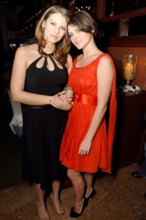 Lauren Cohan feet photo thumbnail