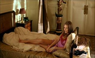 Lauren Cohan feet photo thumbnail