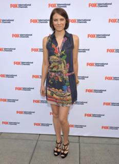 Lauren Cohan feet photo thumbnail