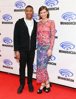 Lauren Cohan feet photo thumbnail