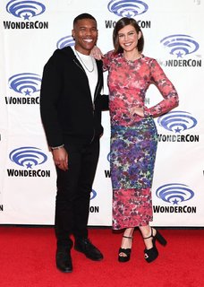 Lauren Cohan feet photo thumbnail