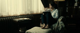 Lauren Cohan feet photo thumbnail