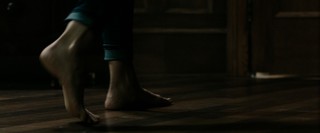 Lauren Cohan feet photo thumbnail