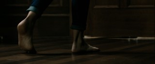 Lauren Cohan feet photo thumbnail