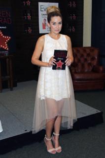 Lauren Conrad feet photo thumbnail