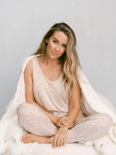 Lauren Conrad feet photo thumbnail