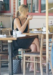 Lauren Conrad feet photo thumbnail