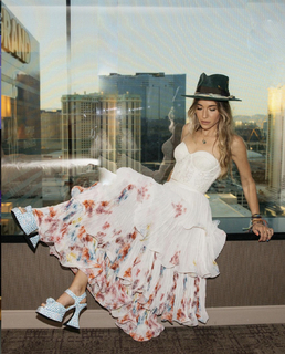 Lauren Daigle feet photo 11