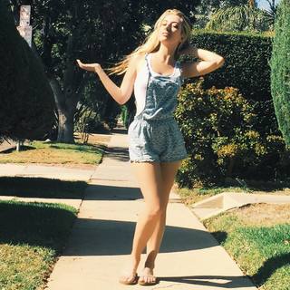 Lauren Francesca feet photo thumbnail