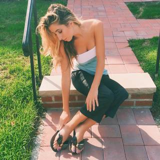 Lauren Francesca feet photo thumbnail