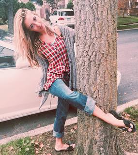Lauren Francesca feet photo thumbnail