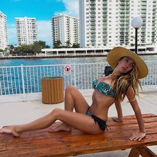 Lauren Francesca feet photo thumbnail
