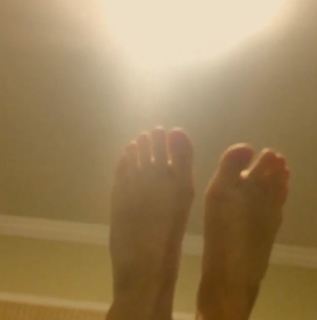 Lauren Francesca feet photo thumbnail