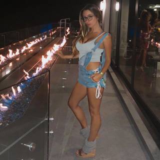 Lauren Francesca feet photo thumbnail