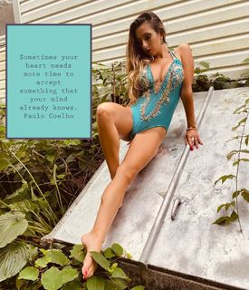 Lauren Francesca feet photo thumbnail