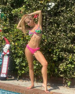 Lauren Francesca feet photo thumbnail