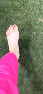 Lauren Gardner feet photo 9