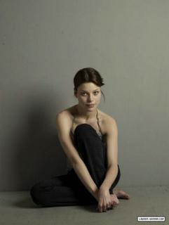 Lauren German feet photo thumbnail