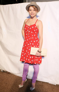 Lauren German feet photo thumbnail