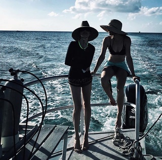Lauren German feet photo thumbnail