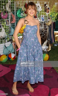 Lauren German feet photo thumbnail