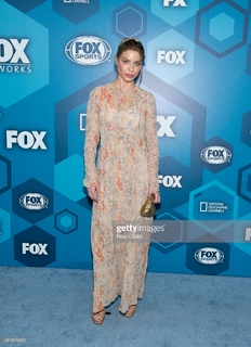 Lauren German feet photo thumbnail