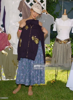 Lauren German feet photo thumbnail
