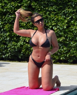 Lauren Goodger feet photo thumbnail