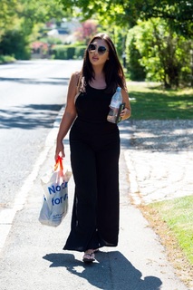 Lauren Goodger feet photo thumbnail