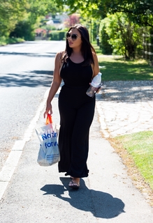 Lauren Goodger feet photo thumbnail
