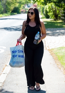 Lauren Goodger feet photo thumbnail