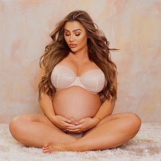 Lauren Goodger feet photo thumbnail