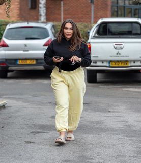 Lauren Goodger feet photo thumbnail