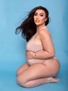 Lauren Goodger feet photo thumbnail