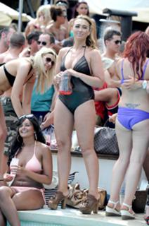 Lauren Goodger feet photo thumbnail