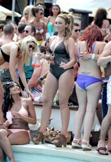 Lauren Goodger feet photo thumbnail