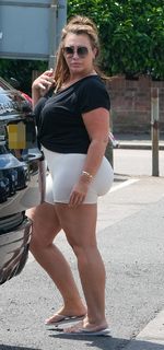 Lauren Goodger feet photo thumbnail