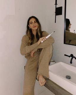 Lauren Gores feet photo 11