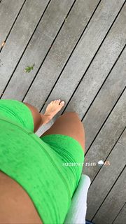 Lauren Gores feet photo 1
