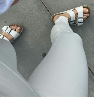 Lauren Gores feet photo 1