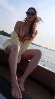 Lauren Gores feet photo 8