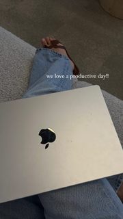Lauren Gores feet photo 2