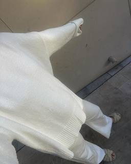 Lauren Gores feet photo 11