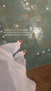 Lauren Gores feet photo 17
