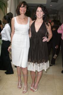 Lauren Graham feet photo thumbnail