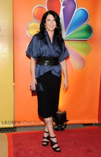 Lauren Graham feet photo thumbnail
