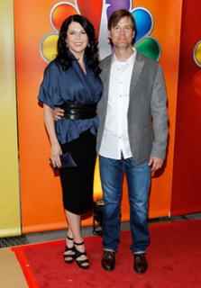 Lauren Graham feet photo thumbnail
