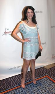 Lauren Graham feet photo thumbnail